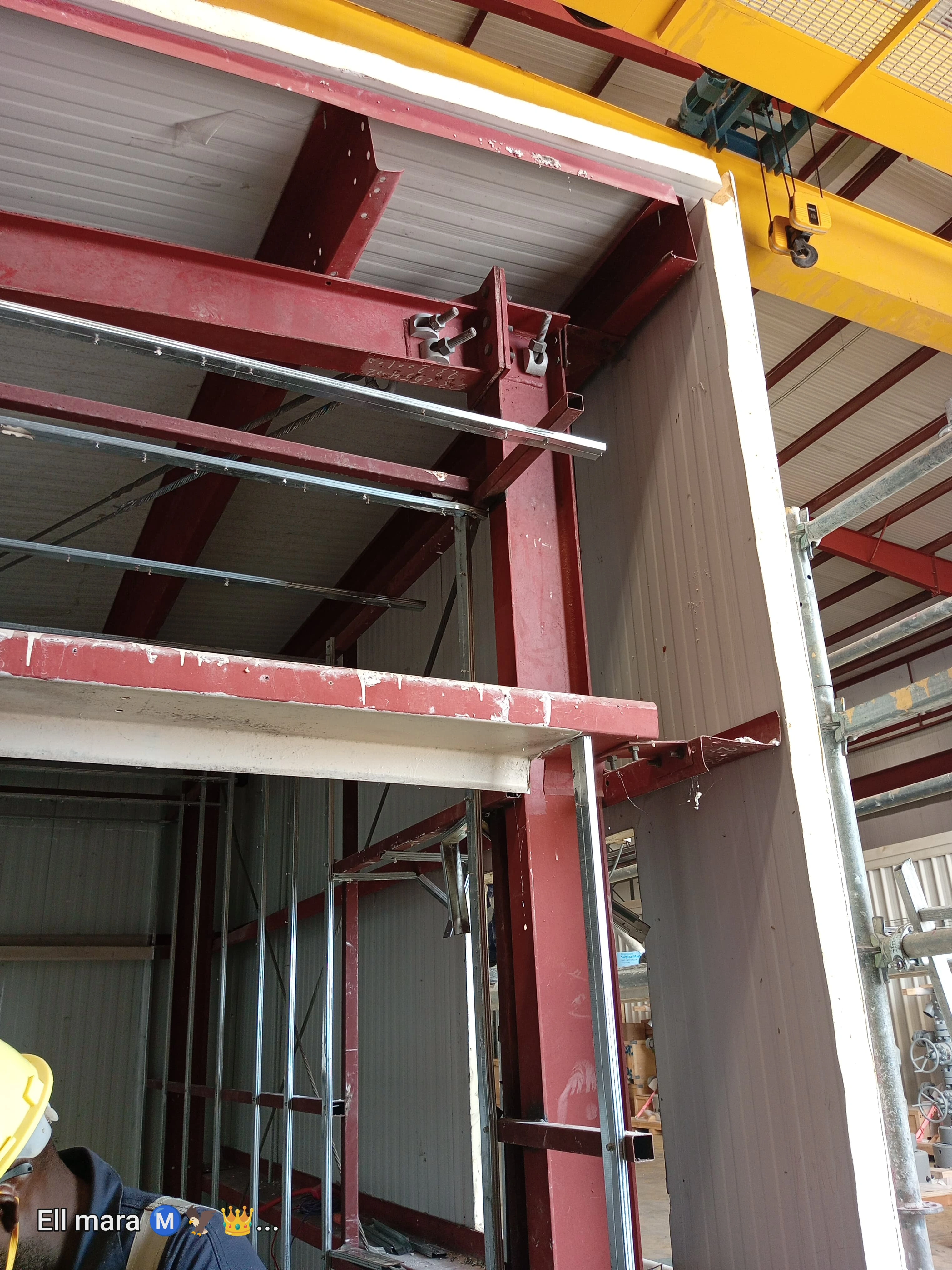 Instalação de estrutura metálica e pladur — obras de reabilitação no Soyo, Armazém C1 Azule Energy